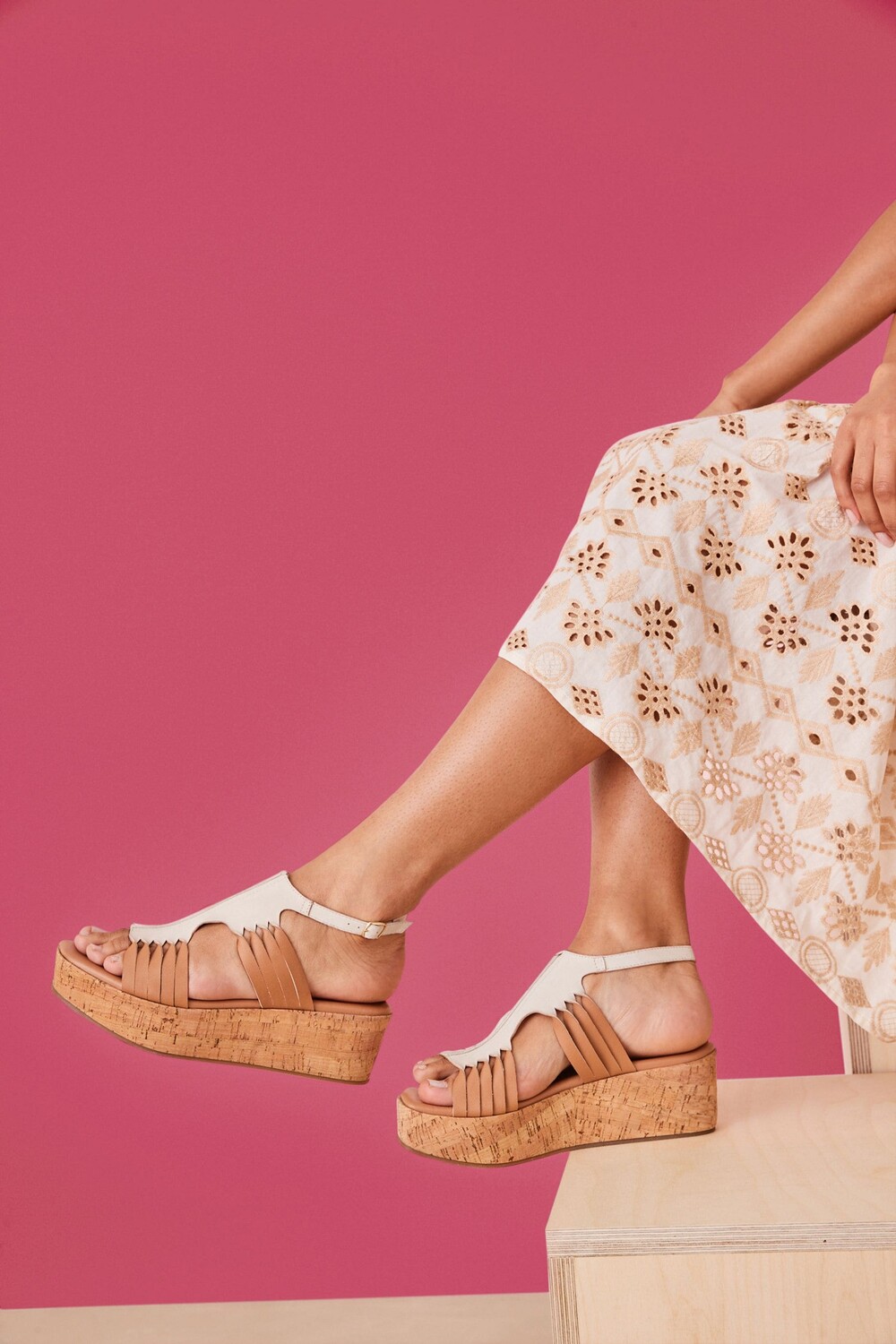 Кожаные туфли на танкетке Forever Comfort в римском стиле Next, коричневый
Кожаные туфли на танкетке Forever Comfort в римском стиле Next, коричневый