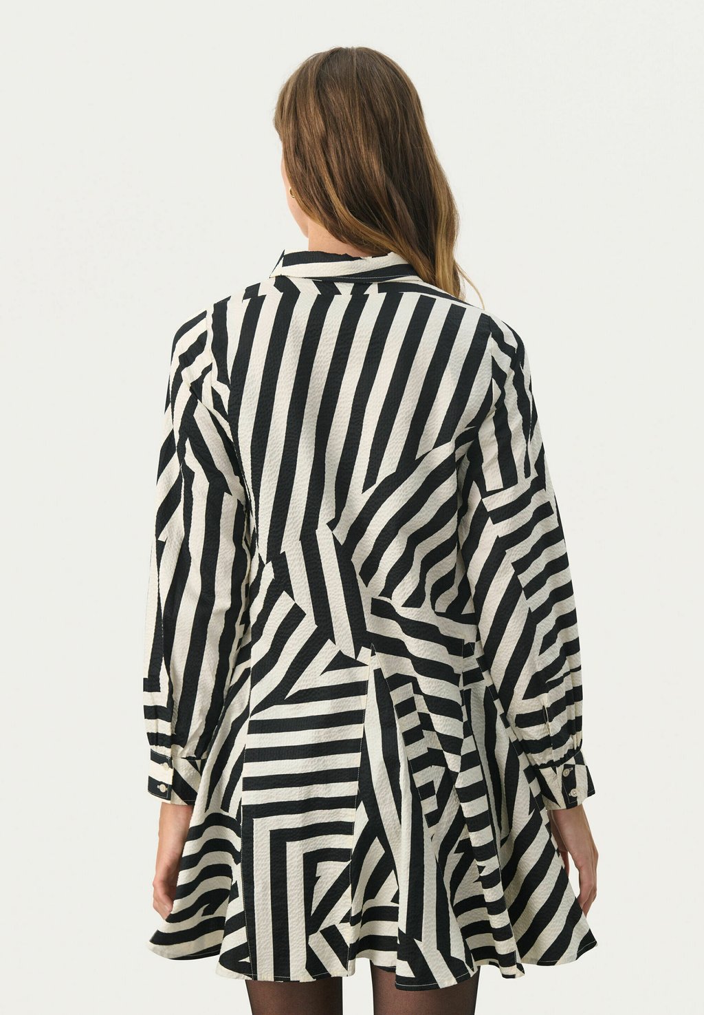 Платье-рубашка ESILYA Part Two, белый
Платье-рубашка ESILYA Part Two, белый