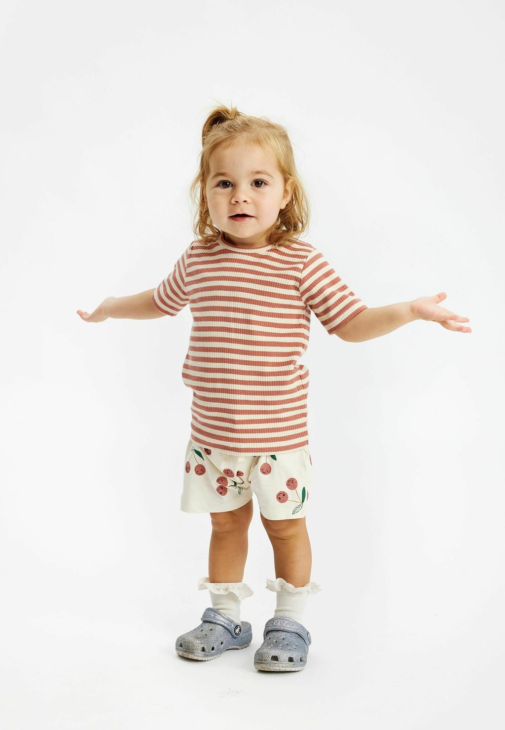 Футболка с принтом The New Siblings, светло-красный
Футболка с принтом The New Siblings, светло-красный