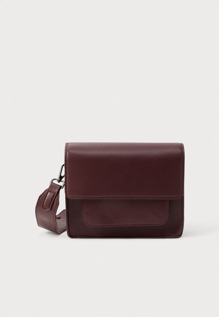 Сумка кросс-боди HVISK CAYMAN POCKET, Midnight Plum/Berry
Сумка кросс-боди HVISK CAYMAN POCKET, Midnight Plum/Berry