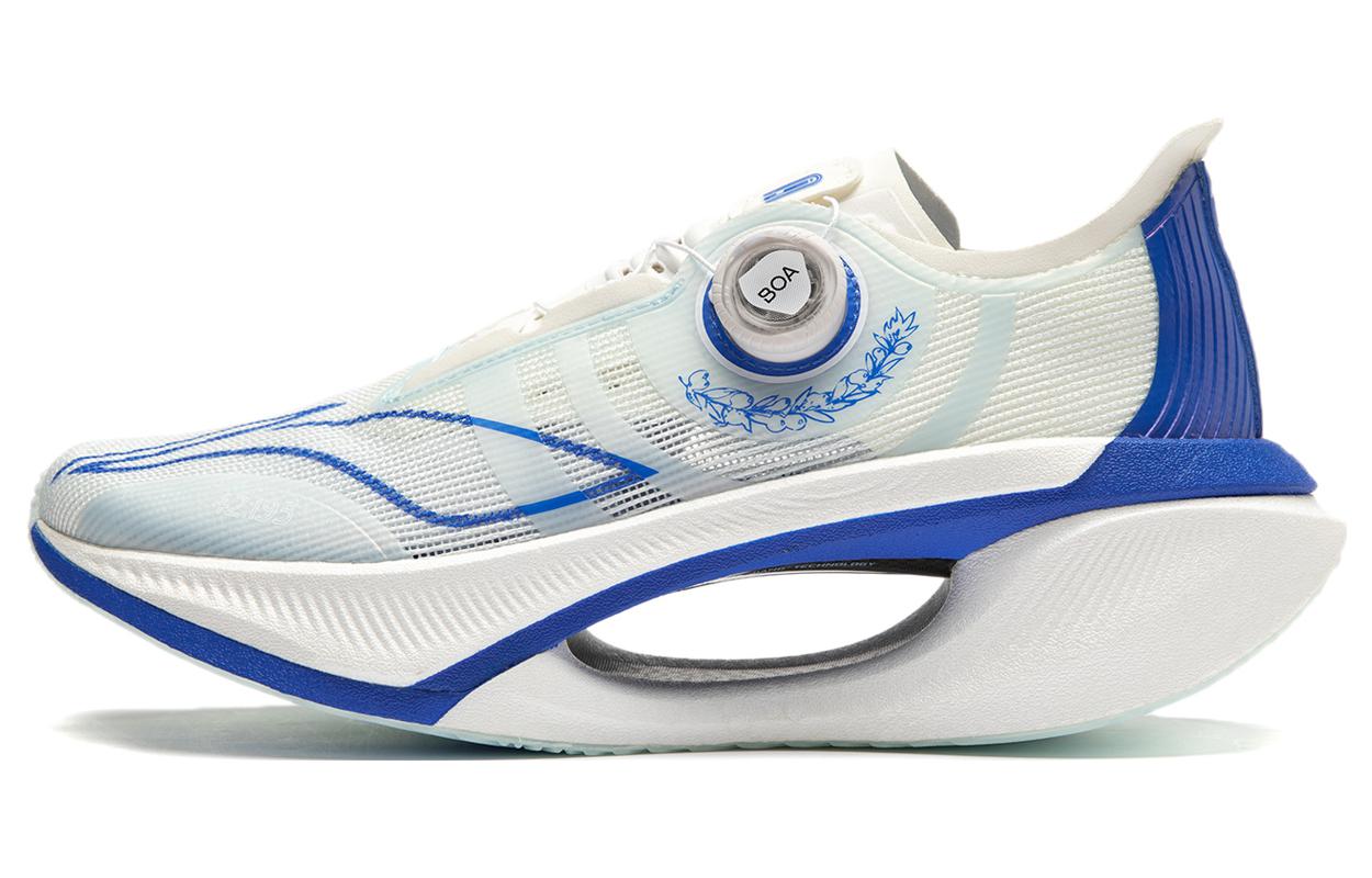 LiNing Jueying 2 Амортизирующие противоскользящие и износостойкие легкие беговые кроссовки с низким верхом унисекс бело-синие, цвет White Blue
LiNing Jueying 2 Амортизирующие противоскользящие и износостойкие легкие беговые кроссовки с низким верхом унисекс бело-синие, цвет White Blue