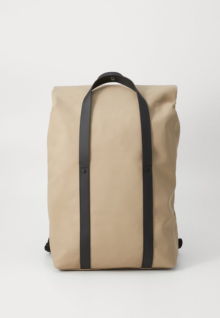 Рюкзак Rains 2 WAY TOTE BACKPACK UNISEX, Beige
Рюкзак Rains 2 WAY TOTE BACKPACK UNISEX, Beige