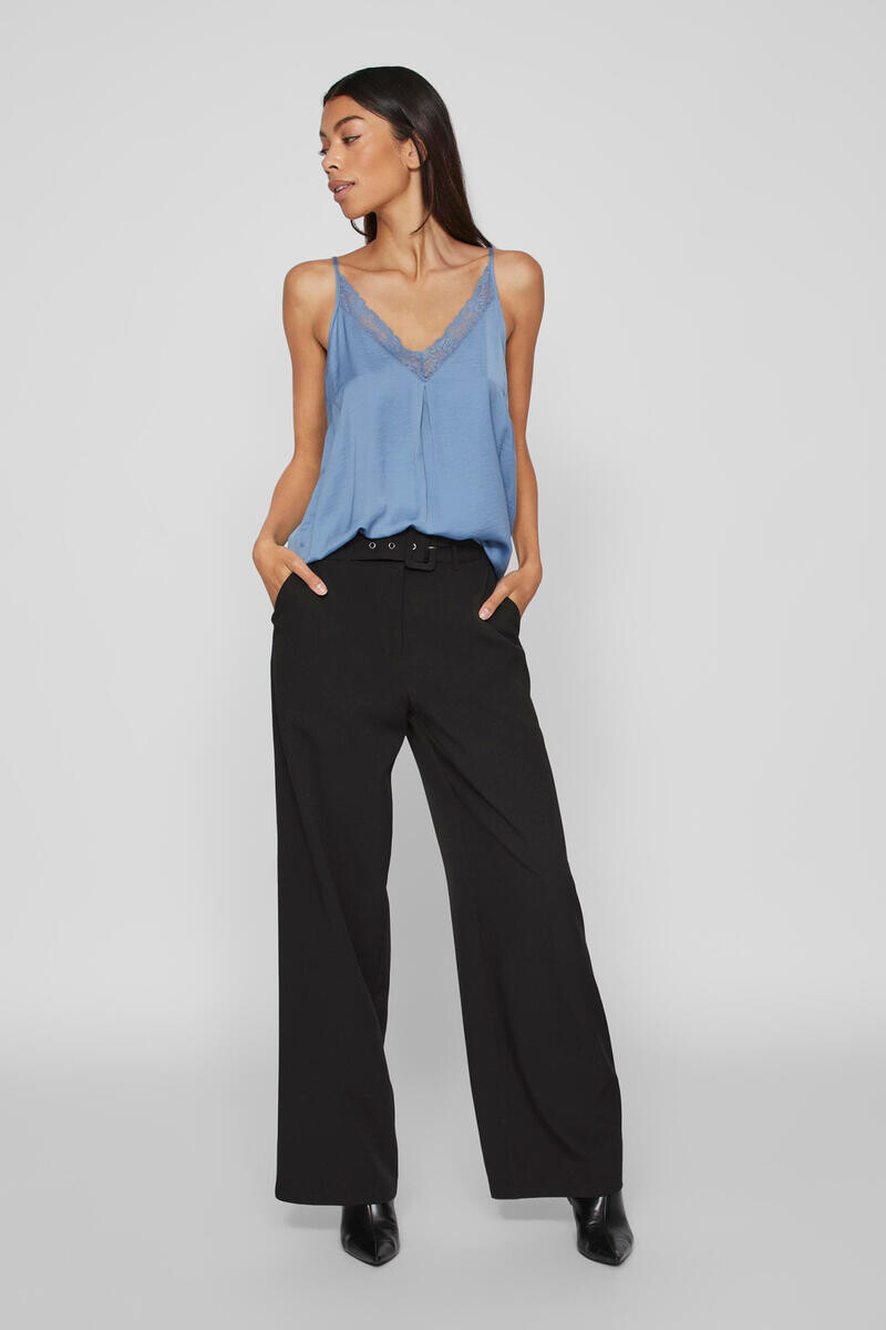 Струящаяся блузка с регулируемыми бретелями Vila, синий
Струящаяся блузка с регулируемыми бретелями Vila, синий