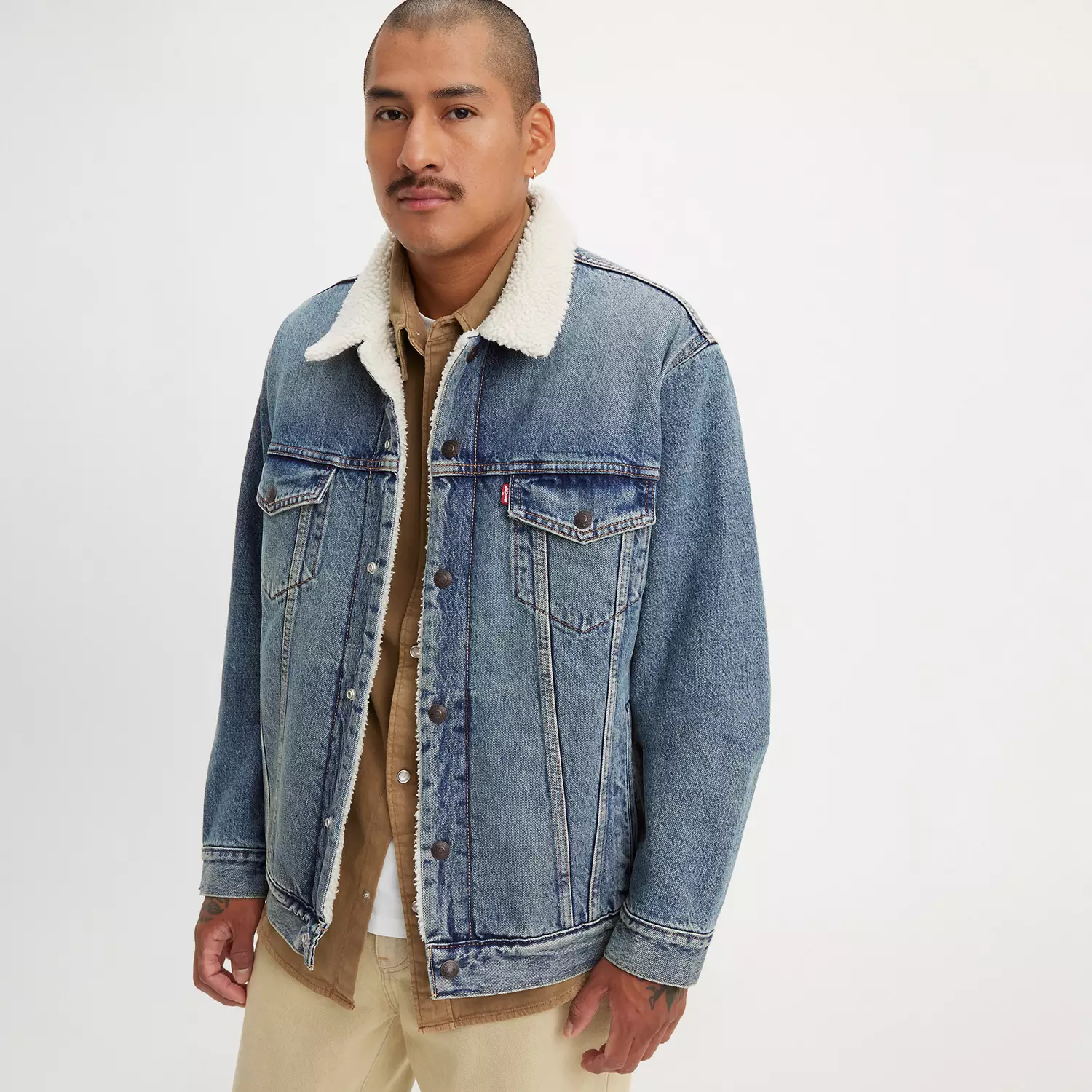 Куртка дальнобойщика свободного кроя из шерпы Levi's, цвет Emerald Bay - Medium Wash
Куртка дальнобойщика свободного кроя из шерпы Levi's, цвет Emerald Bay - Medium Wash