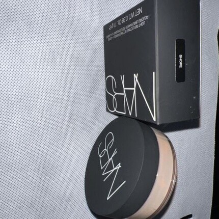 Светоотражающая рассыпчатая пудра Shore Authentic, Nars
Светоотражающая рассыпчатая пудра Shore Authentic, Nars