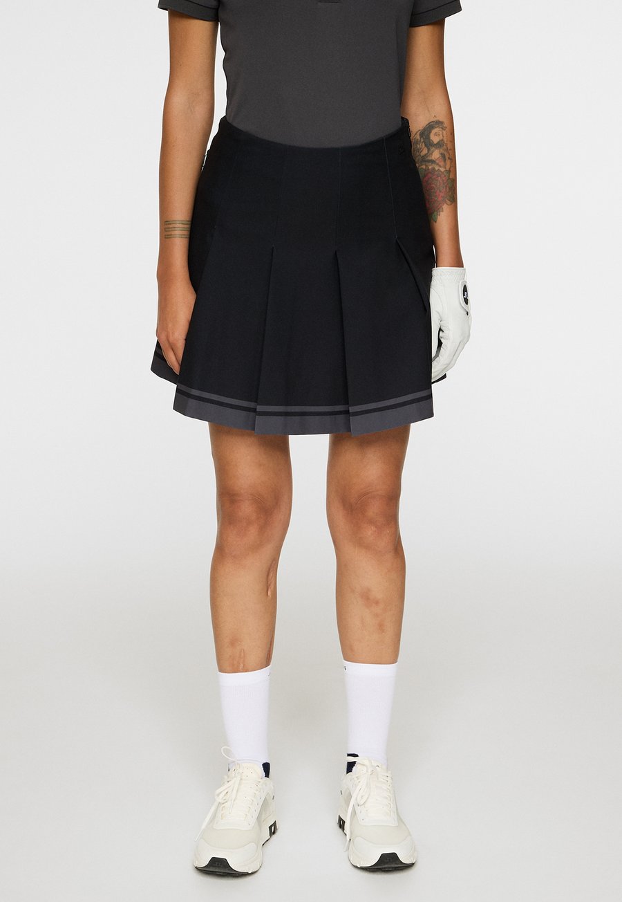 Юбка J.LINDEBERG Sports A-line skirt, Black
Юбка J.LINDEBERG Sports A-line skirt, Black