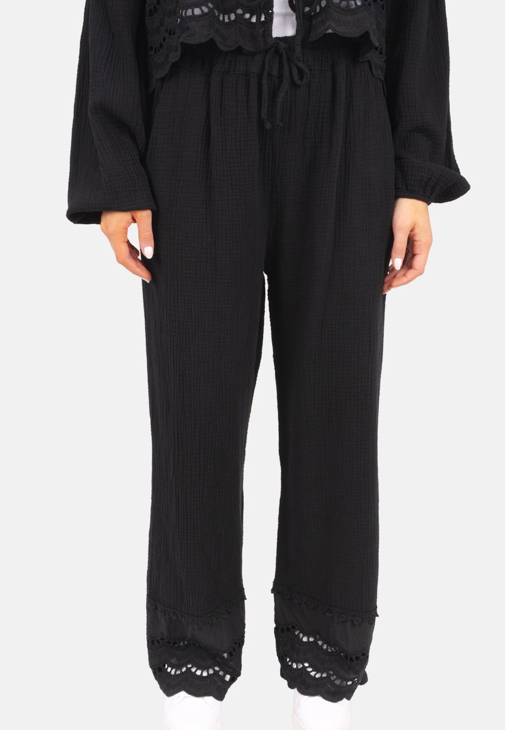 Брюки INES Seasons of April, черный
Брюки INES Seasons of April, черный