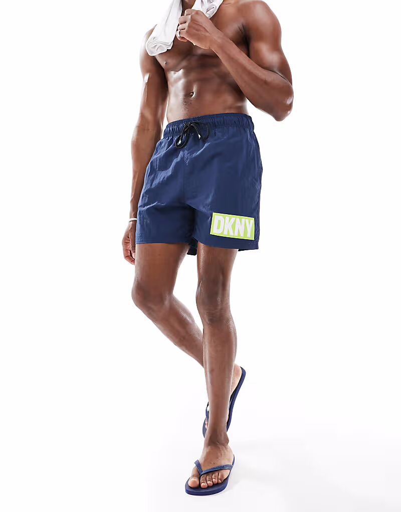 Плавки-шорты DKNY Kos синего цвета
Плавки-шорты DKNY Kos синего цвета
