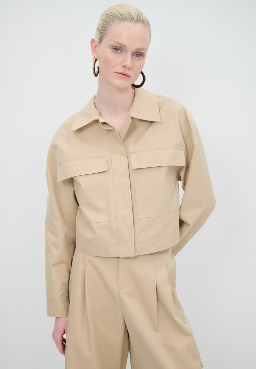 Легкая куртка adL, бежевый
Легкая куртка adL, бежевый