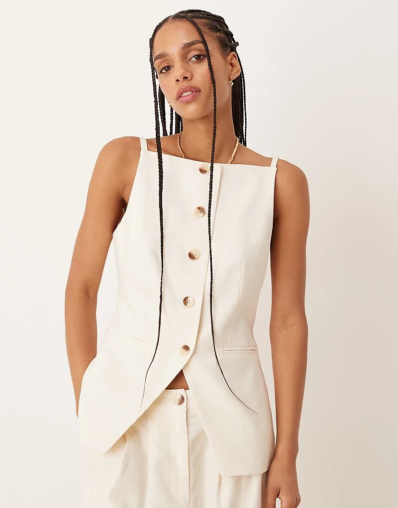Удлиненный приталенный жилет от Nobody's Child кремового цвета
Удлиненный приталенный жилет от Nobody's Child кремового цвета