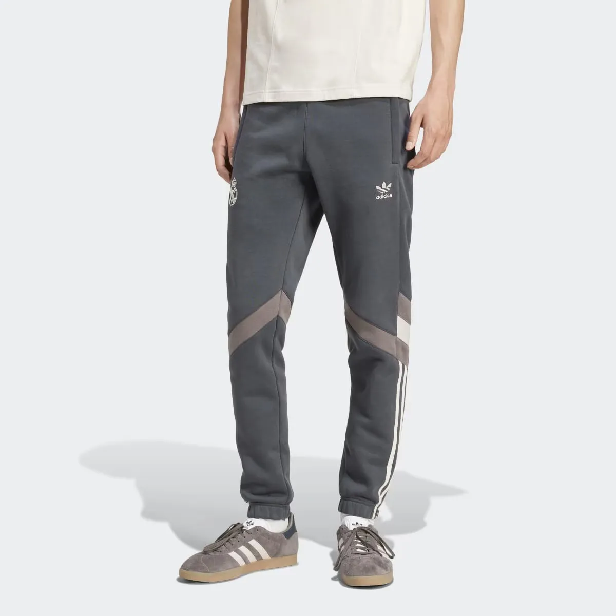 Мужские брюки Real Madrid Originals Adidas, серый
Мужские брюки Real Madrid Originals Adidas, серый