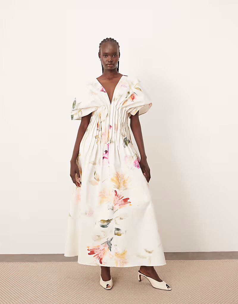 ARRANGE - Приталенное платье макси с плиссированными деталями и цветочным принтом
ARRANGE - Приталенное платье макси с плиссированными деталями и цветочным принтом