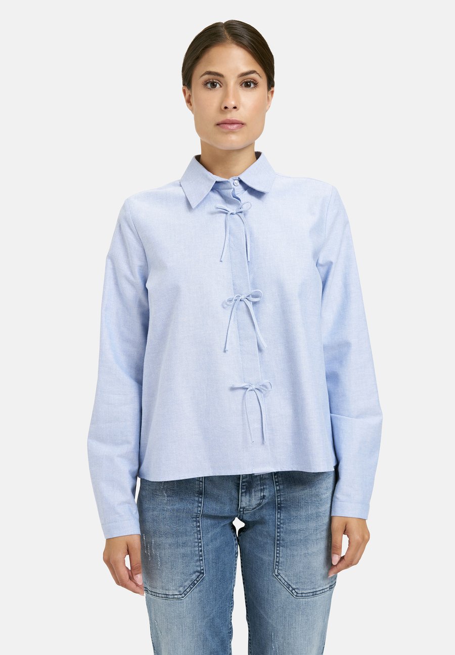 Блуза MILANO ITALY LANGARM MIT ZIERSCHLEIFEN, Light Blue
Блуза MILANO ITALY LANGARM MIT ZIERSCHLEIFEN, Light Blue