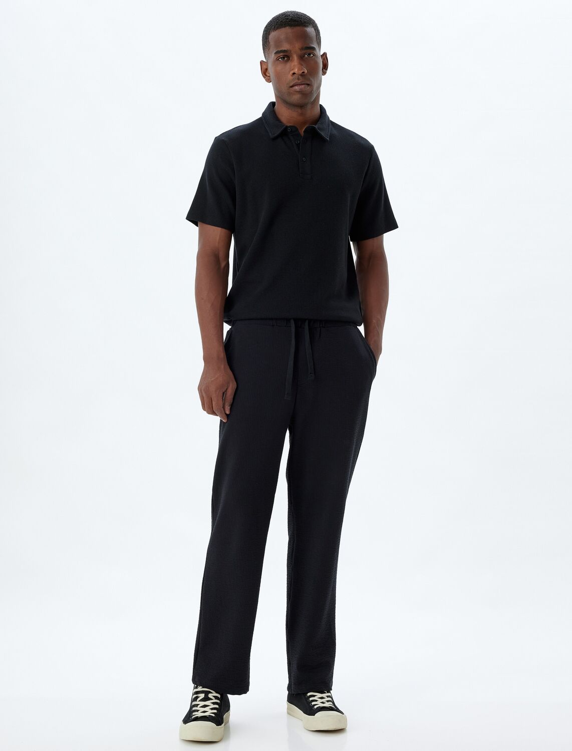 Koton Обычные брюки черного цвета
Koton Обычные брюки черного цвета