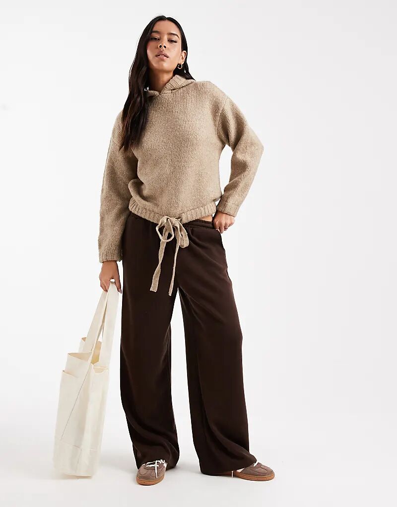 Вязаный джемпер Miss Selfridge с капюшоном и завязкой бежевого цвета
Вязаный джемпер Miss Selfridge с капюшоном и завязкой бежевого цвета