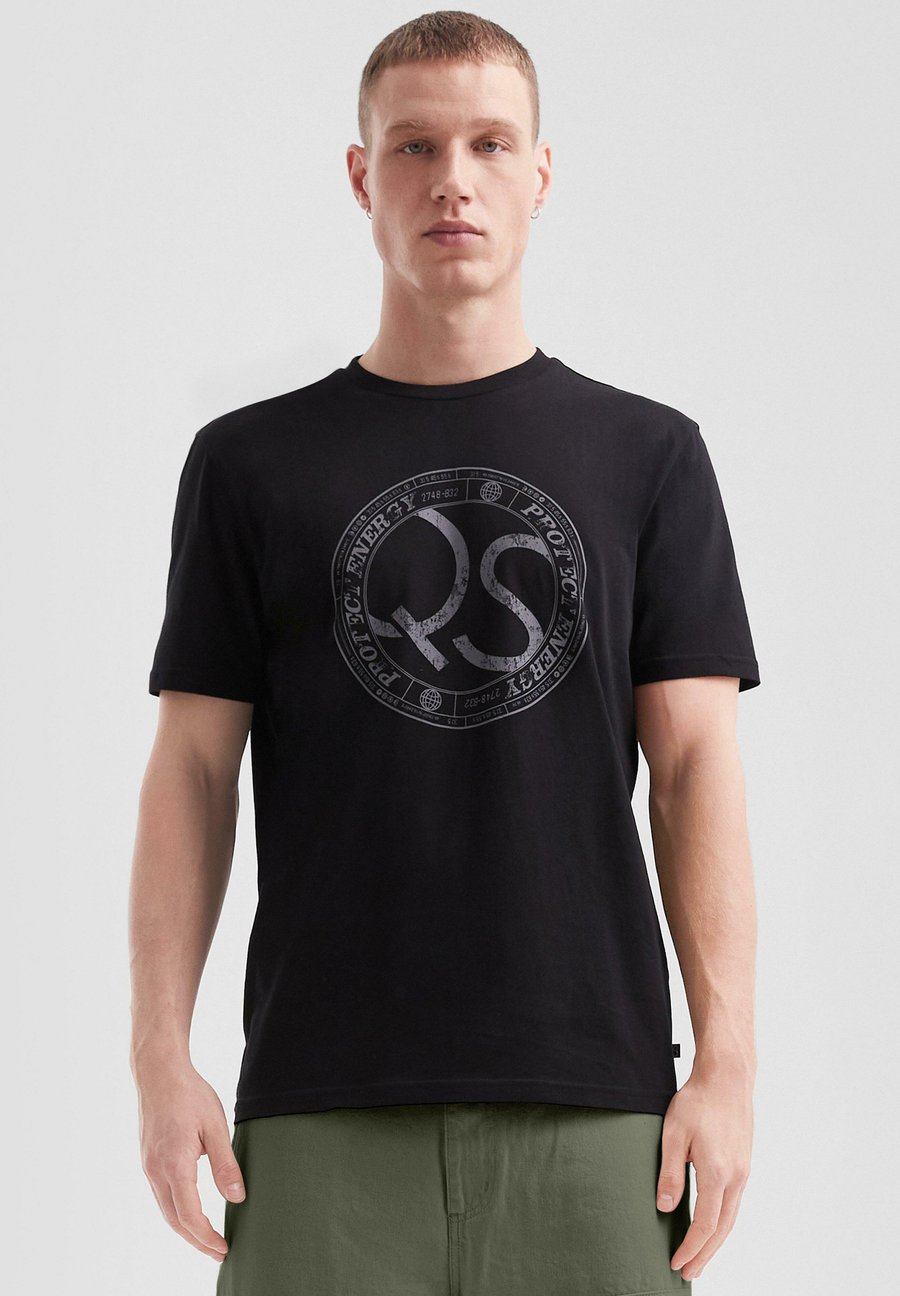 Футболка QS BASIC RUNDHALS MIT FRONTDRUCK, Schwarz/Black, Черный, Футболка QS BASIC RUNDHALS MIT FRONTDRUCK, Schwarz/Black
Футболка QS BASIC RUNDHALS MIT FRONTDRUCK, Schwarz/Black, Черный, Футболка QS BASIC RUNDHALS MIT FRONTDRUCK, Schwarz/Black