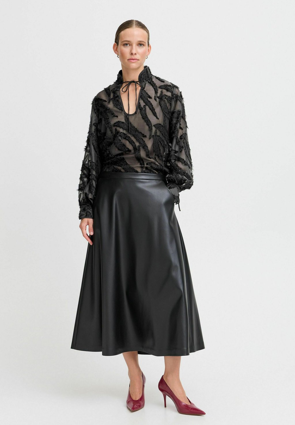 Блуза HALLIE b.young, черный
Блуза HALLIE b.young, черный