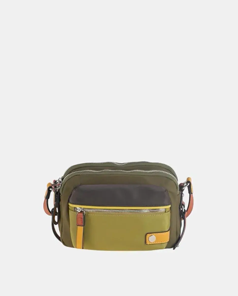 Сумка из нейлона размером с Peaueño в сочетании с кожей, с ручкой и логотипом Очень практичная модель благодаря своим отделениям Volum, хаки
Сумка из нейлона размером с Peaueño в сочетании с кожей, с ручкой и логотипом Очень практичная модель благодаря своим отделениям Volum, хаки