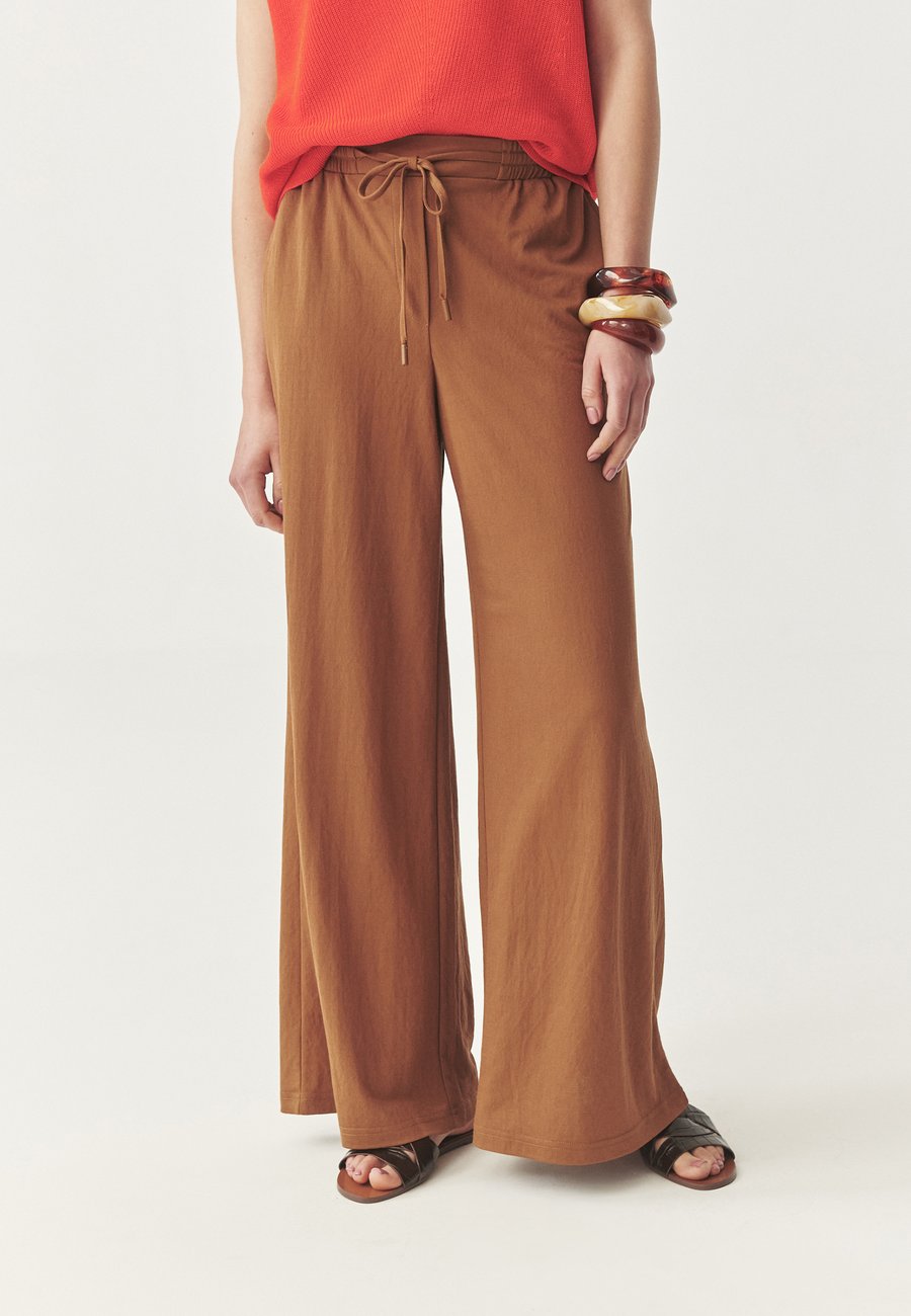 Брюки TATUUM NAMALIKO, Camel
Брюки TATUUM NAMALIKO, Camel