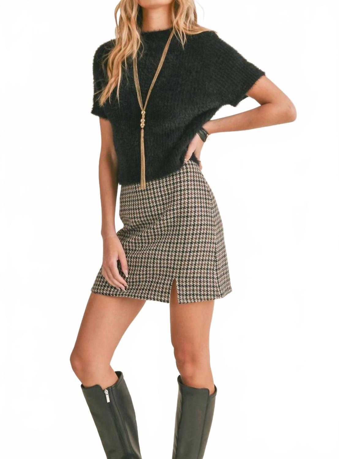 Черный ребристый короткий рукав свитер Rudy с ворсом Sadie & Sage
Черный ребристый короткий рукав свитер Rudy с ворсом Sadie & Sage