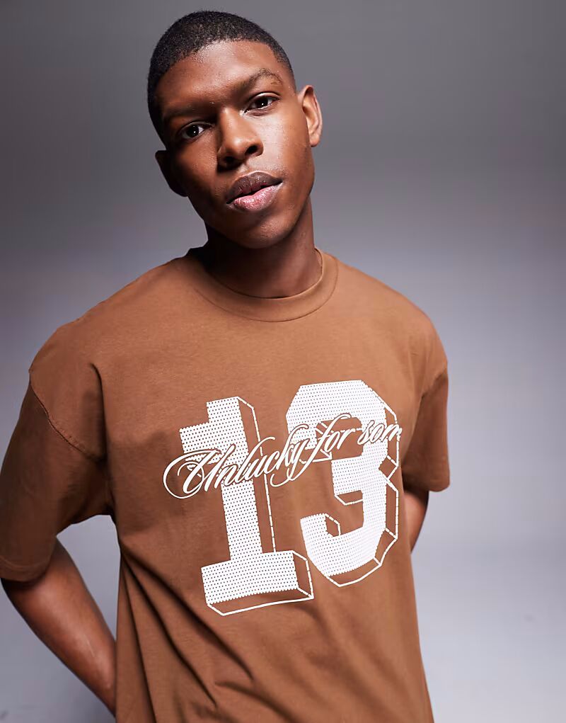 Футболка свободного кроя ASOS DESIGN со спортивной графикой коричневого цвета
Футболка свободного кроя ASOS DESIGN со спортивной графикой коричневого цвета