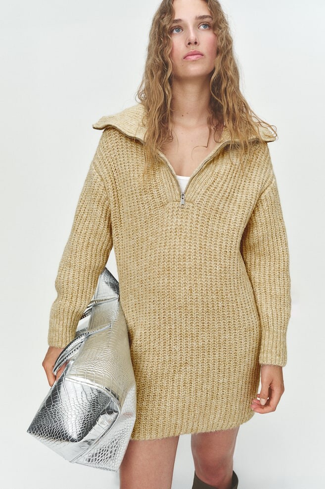 Трикотажное платье в рубчик на молнии H&M, бежевый
Трикотажное платье в рубчик на молнии H&M, бежевый