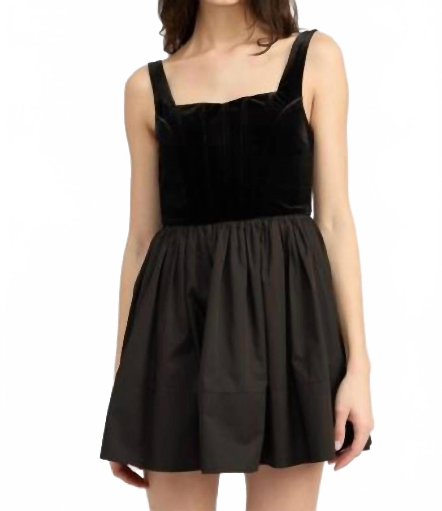 En Saison Корсетное мини-платье Маккенна, черное
En Saison Корсетное мини-платье Маккенна, черное