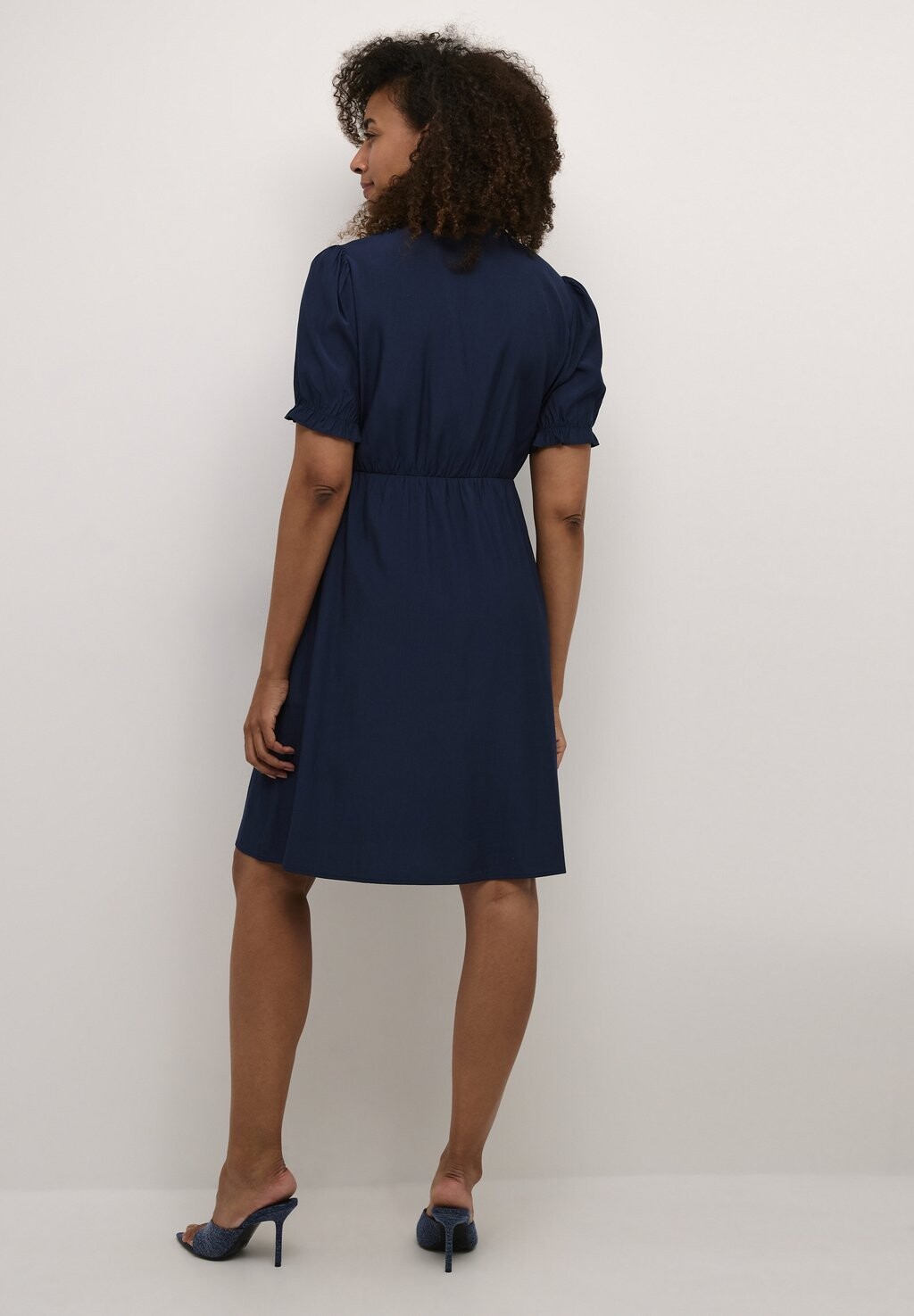 Платье-рубашка Suki Cream, платье синего цвета
Платье-рубашка Suki Cream, платье синего цвета