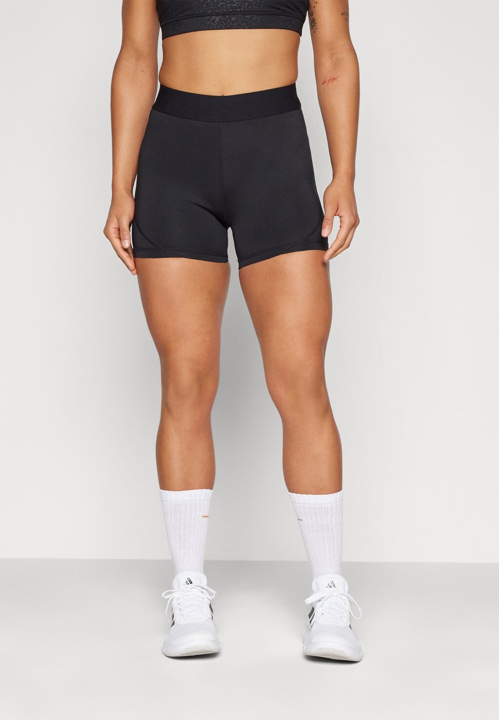 Спортивные шорты ONPGIL-LANA-2 LIFE HW SHORT TRAIN SHORTS ONLY Play, цвет black
Спортивные шорты ONPGIL-LANA-2 LIFE HW SHORT TRAIN SHORTS ONLY Play, цвет black