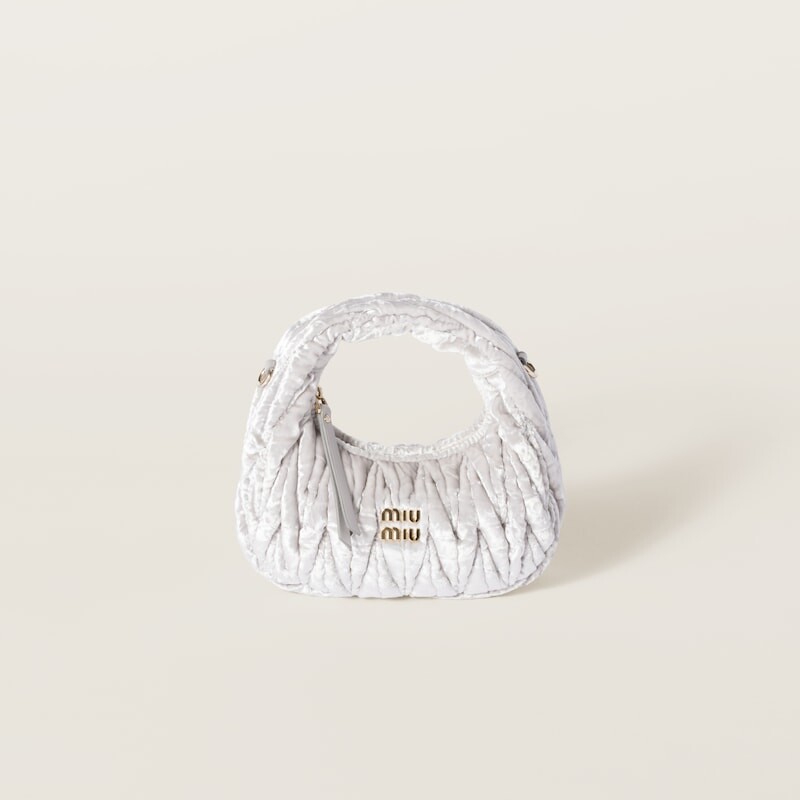 Бархатная мини-сумка-хобо Wander Miu Miu, серый
Бархатная мини-сумка-хобо Wander Miu Miu, серый