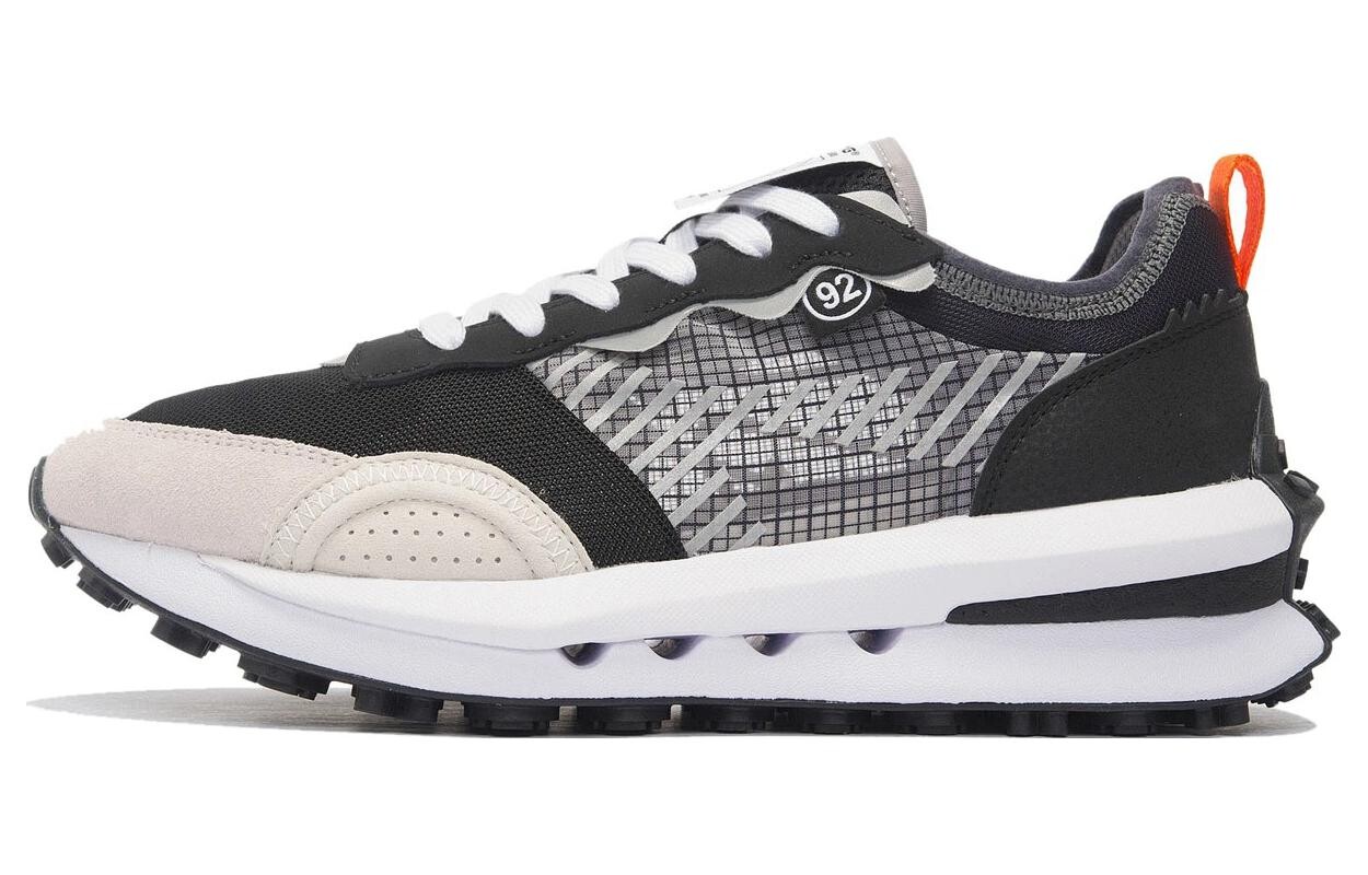 Кроссовки Lining,черный/белый/песочно-серый/поверхностно-серый
Кроссовки Lining,черный/белый/песочно-серый/поверхностно-серый