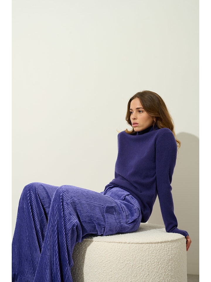 Кашемировый свитер с высоким воротом Bise фиолетового цвета AUTHENTIC CASHMERE
Кашемировый свитер с высоким воротом Bise фиолетового цвета AUTHENTIC CASHMERE