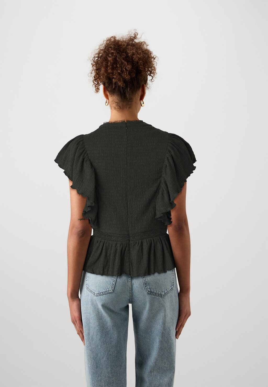 Блуза VMMILLANA FRILL Vero Moda, черный
Блуза VMMILLANA FRILL Vero Moda, черный
