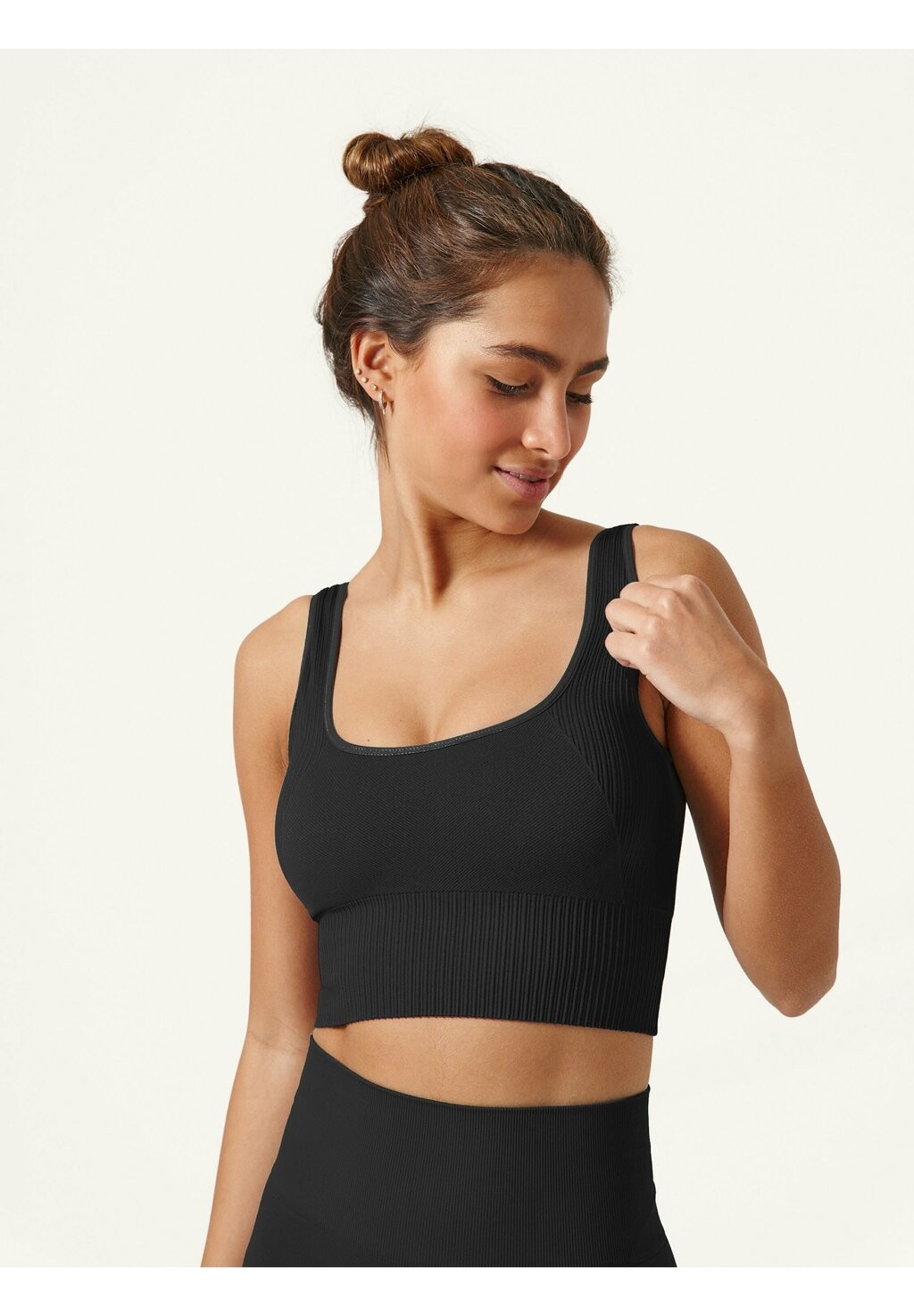 Спортивный бюстгальтер средней поддержки YAMI Born Living Yoga, цвет black
Спортивный бюстгальтер средней поддержки YAMI Born Living Yoga, цвет black