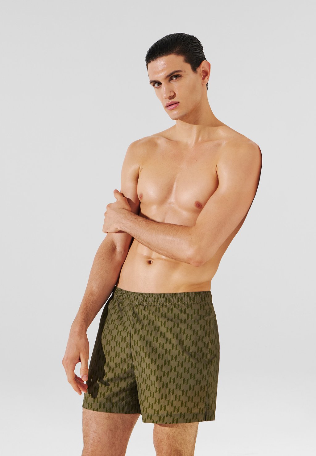 Шорты для плавания SWIMWEAR BOTTOM MONOGRAM SHORT SWIM SHORTS KARL LAGERFELD, зеленый
Шорты для плавания SWIMWEAR BOTTOM MONOGRAM SHORT SWIM SHORTS KARL LAGERFELD, зеленый