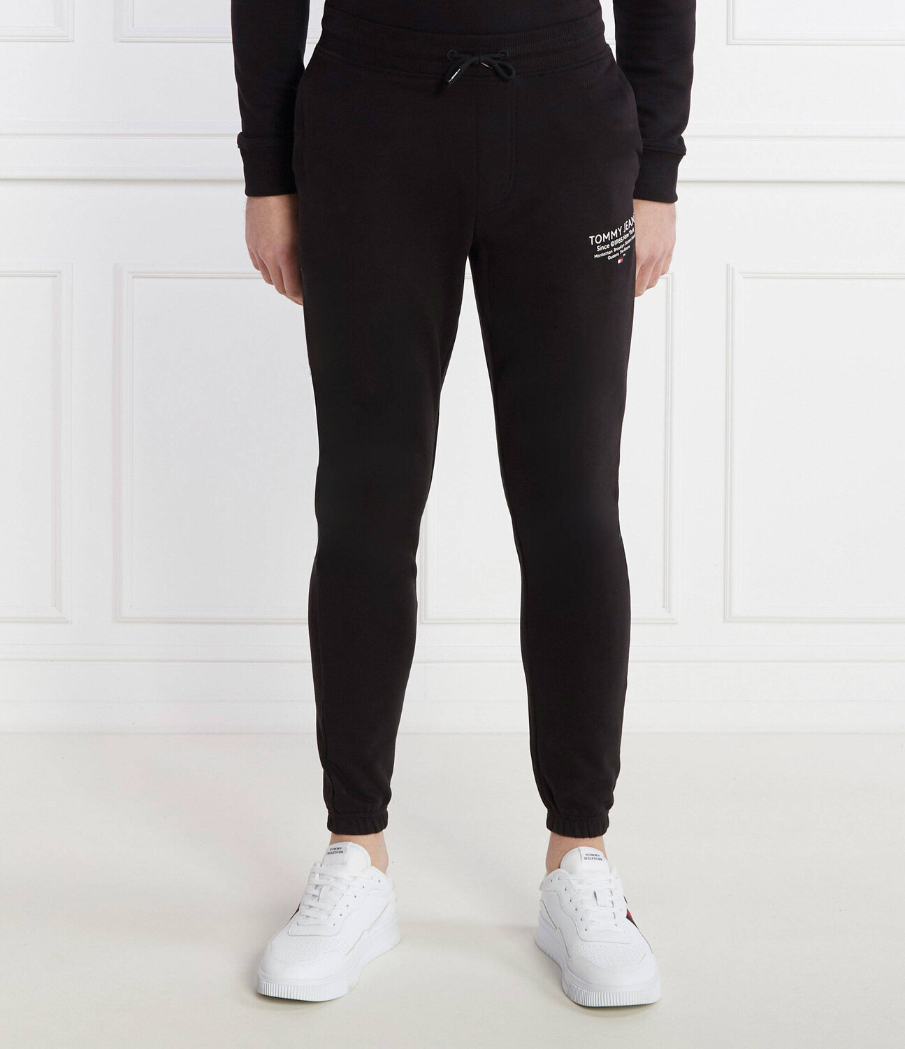 Спортивные брюки Tommy Jeans Slim Fit, черный
Спортивные брюки Tommy Jeans Slim Fit, черный