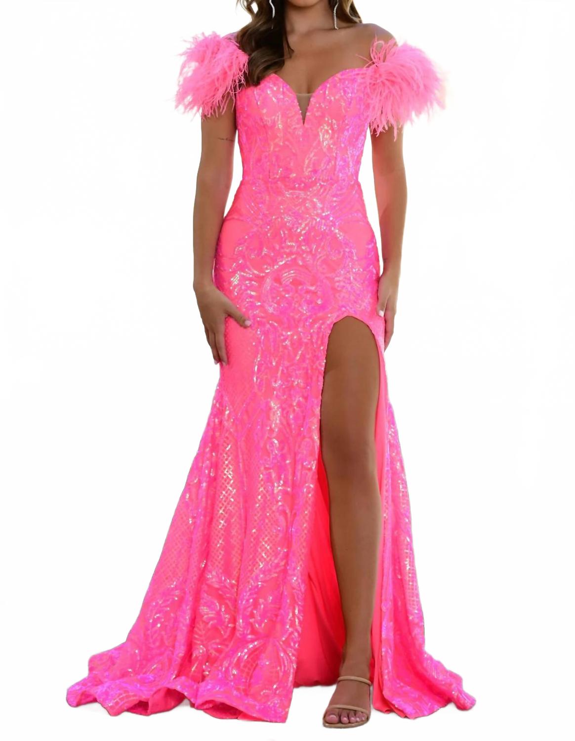 Блестящее платье с перьями в неоново-розовом цвете Ava Presley
Блестящее платье с перьями в неоново-розовом цвете Ava Presley