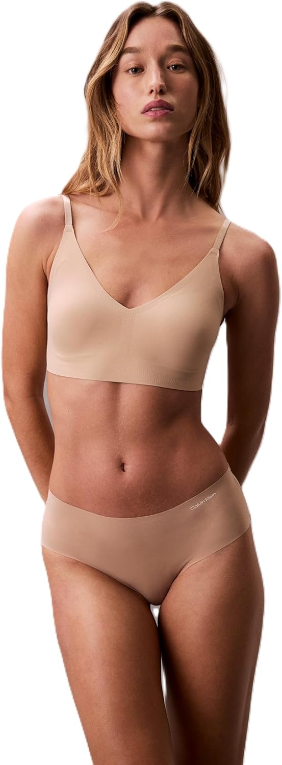 Женский бюстгальтер-бралетт Calvin Klein Invisibles Comfort с легкой подкладкой, бесшовный, с треугольными чашечками и косточками-косточками, Bare
Женский бюстгальтер-бралетт Calvin Klein Invisibles Comfort с легкой подкладкой, бесшовный, с треугольными чашечками и косточками-косточками, Bare