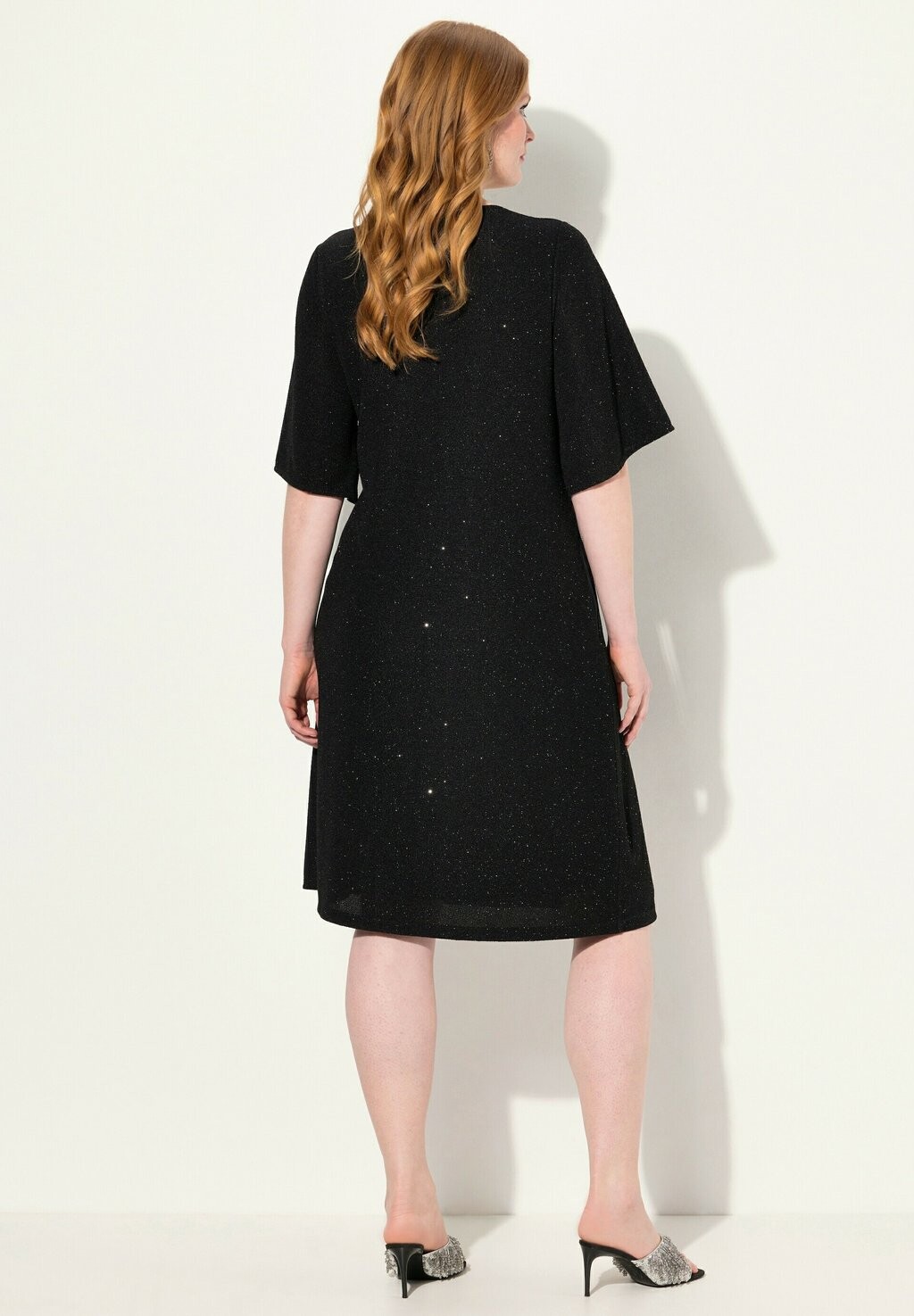 Коктейльное платье / Вечернее платье SPARKLING SLEEVE A-LINE Ulla Popken, черный
Коктейльное платье / Вечернее платье SPARKLING SLEEVE A-LINE Ulla Popken, черный