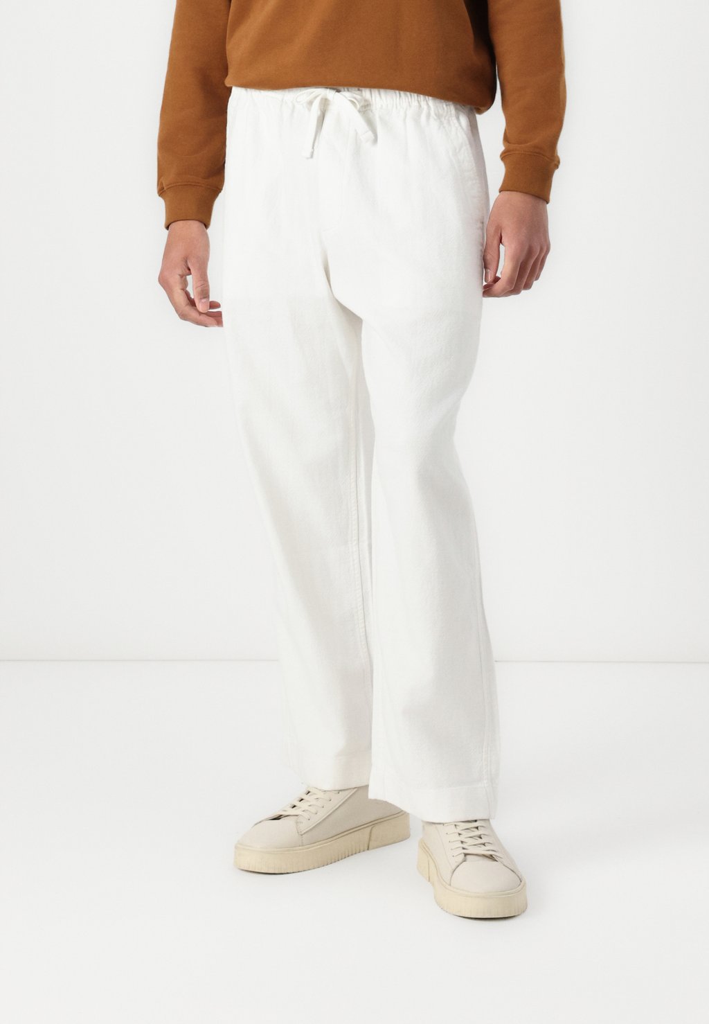 Брюки BAGGY PULL ON Abercrombie & Fitch, белый
Брюки BAGGY PULL ON Abercrombie & Fitch, белый