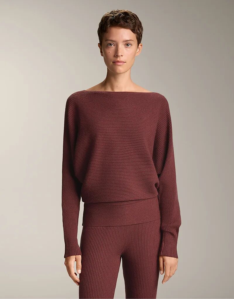 Джемпер OYSHO с открытыми плечами в рубчик зеленого цвета
Джемпер OYSHO с открытыми плечами в рубчик зеленого цвета