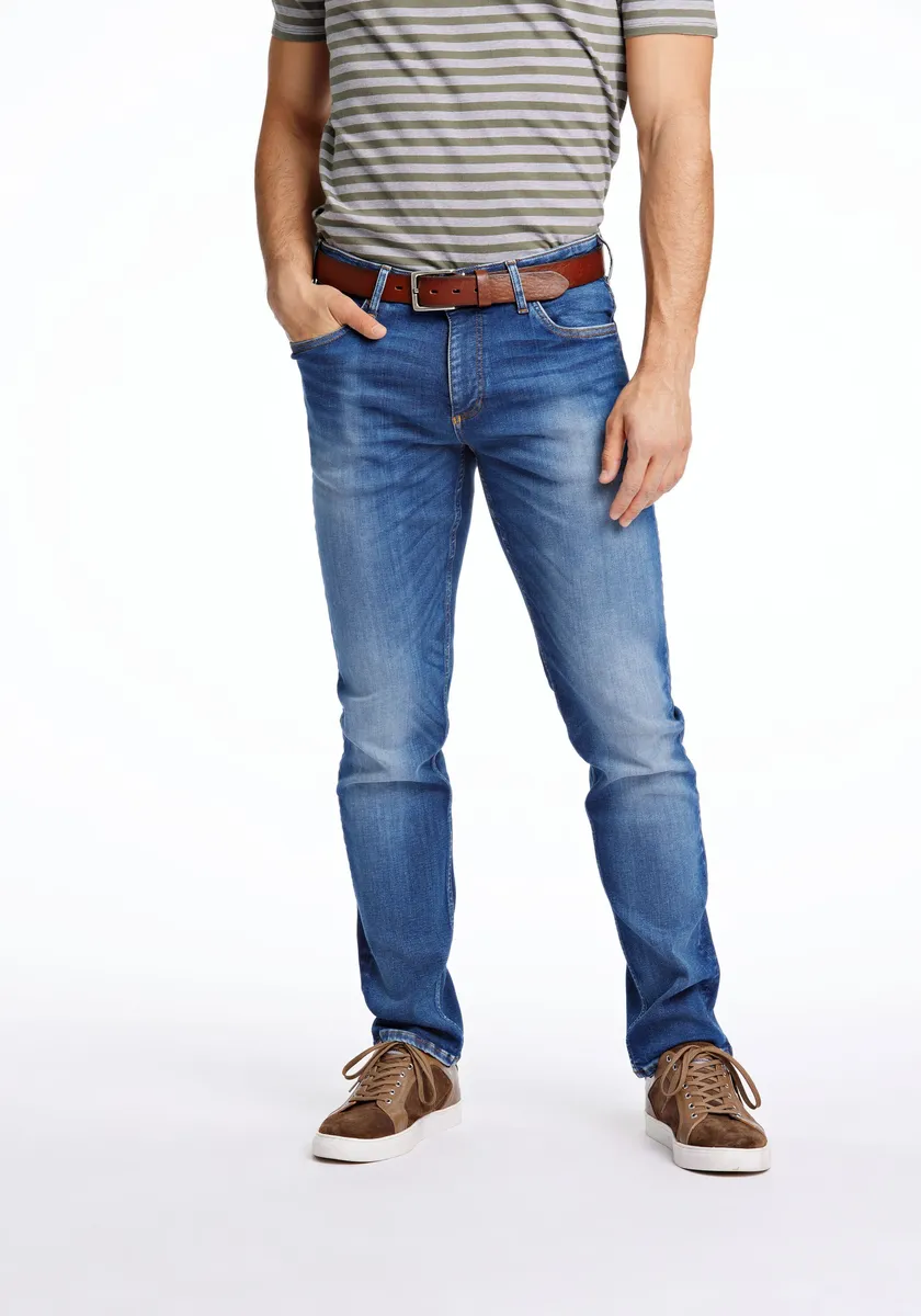 LINDBERGH Джинсы с 5 карманами " Lindbergh Jeans", синий
LINDBERGH Джинсы с 5 карманами " Lindbergh Jeans", синий