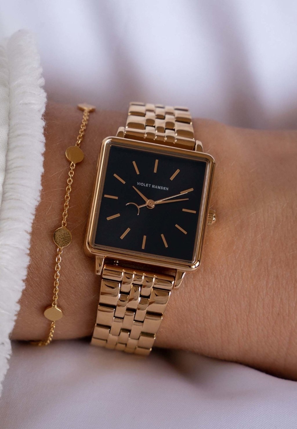 Часы Violet Hamden, золотой
Часы Violet Hamden, золотой
