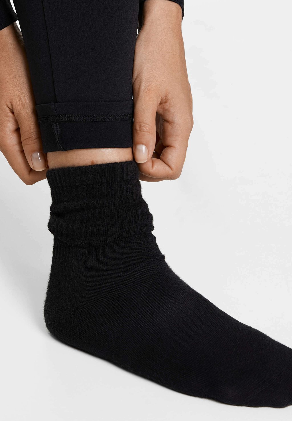 Леггинсы OYSHO, черный 
Леггинсы OYSHO, черный