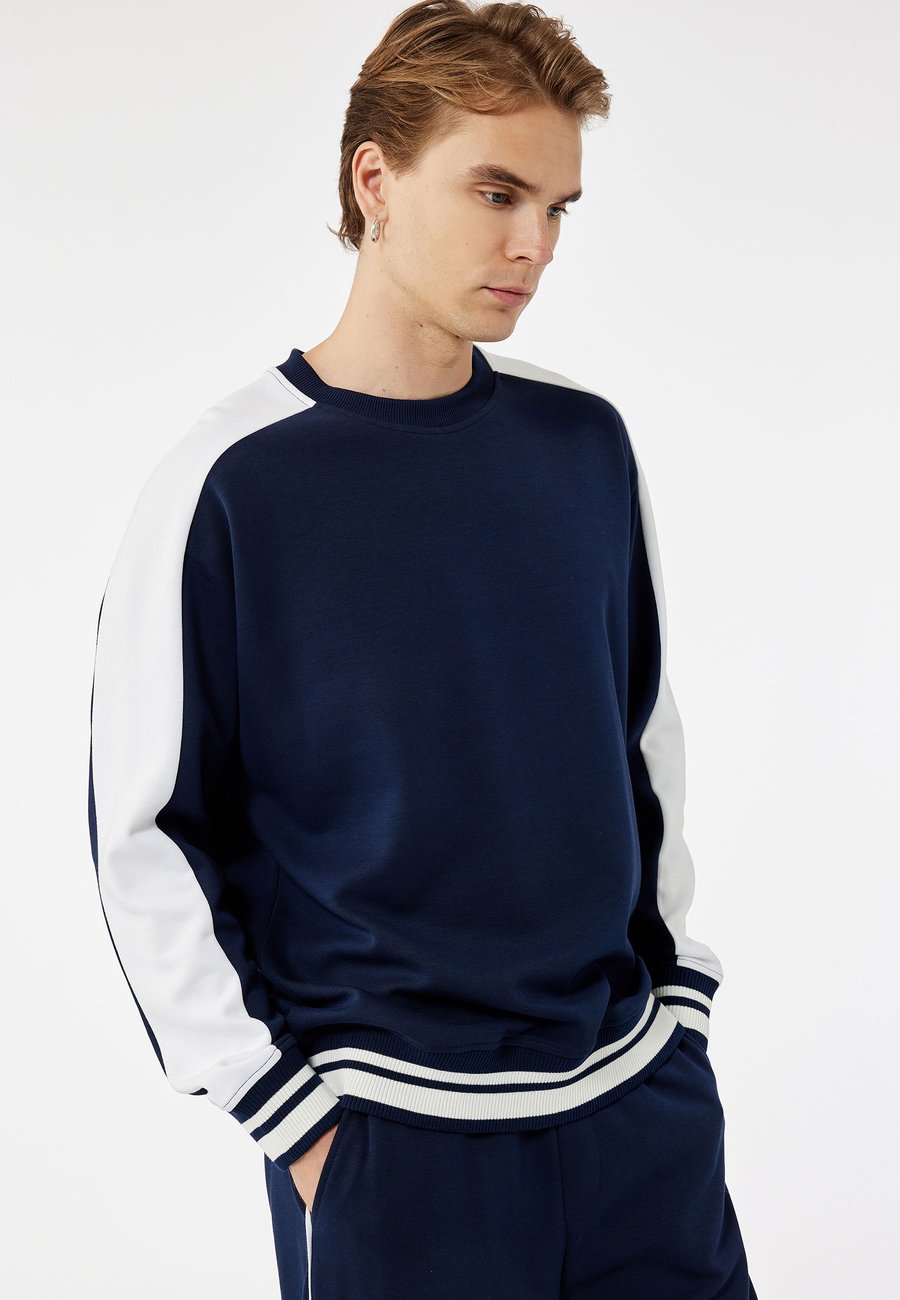 Толстовка Koton CREW NECK , Dark Blue, Синий, Толстовка Koton CREW NECK , Dark Blue
Толстовка Koton CREW NECK , Dark Blue, Синий, Толстовка Koton CREW NECK , Dark Blue