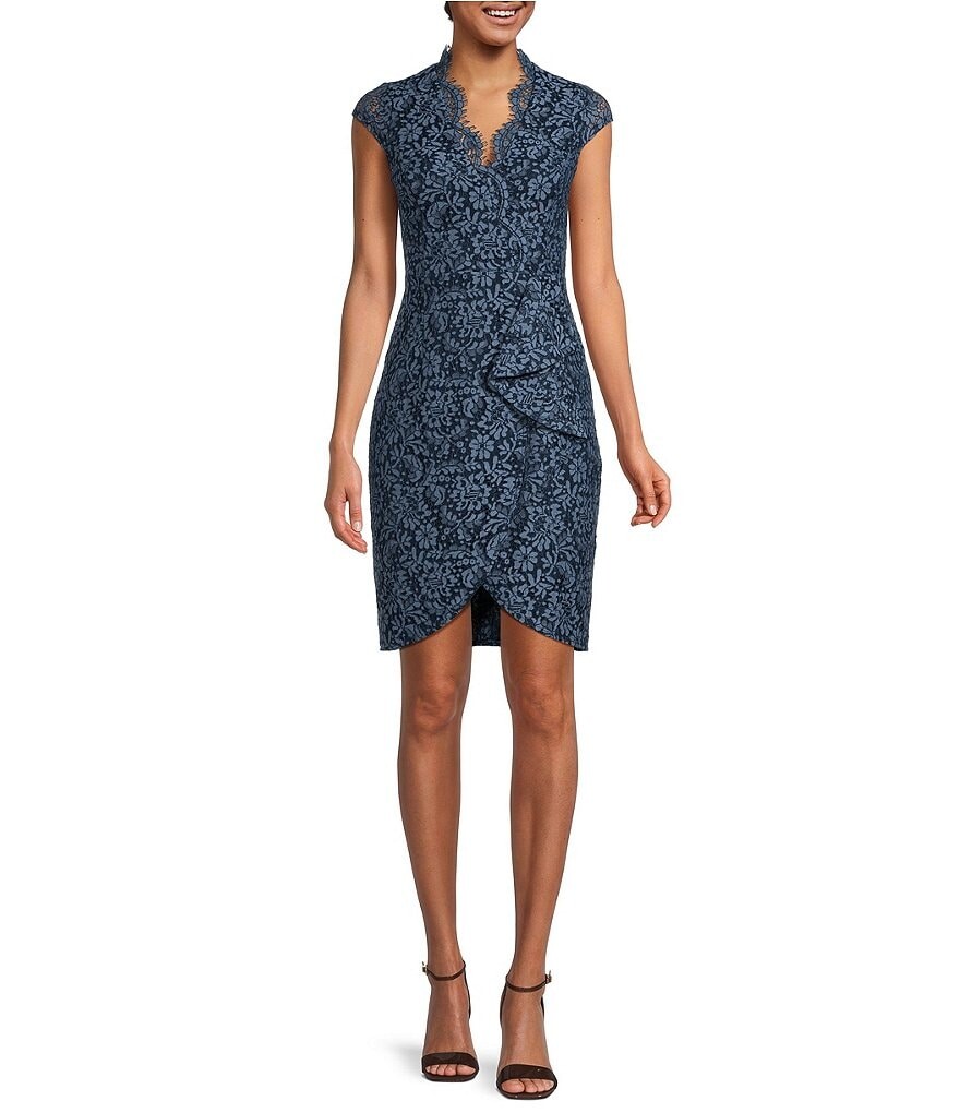 Кружевное платье-футляр с V-образным вырезом и короткими рукавами Vince Camuto, синий
Кружевное платье-футляр с V-образным вырезом и короткими рукавами Vince Camuto, синий