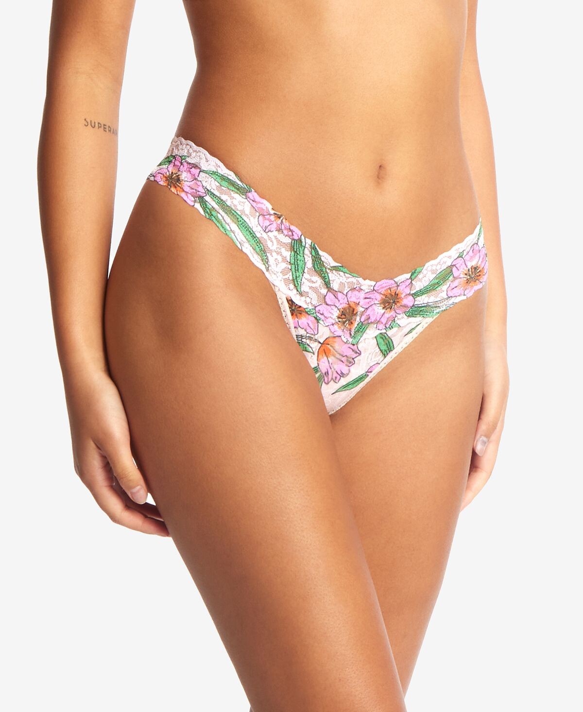 Кружевные стринги с низкой посадкой и принтом Hanky Panky
Кружевные стринги с низкой посадкой и принтом Hanky Panky