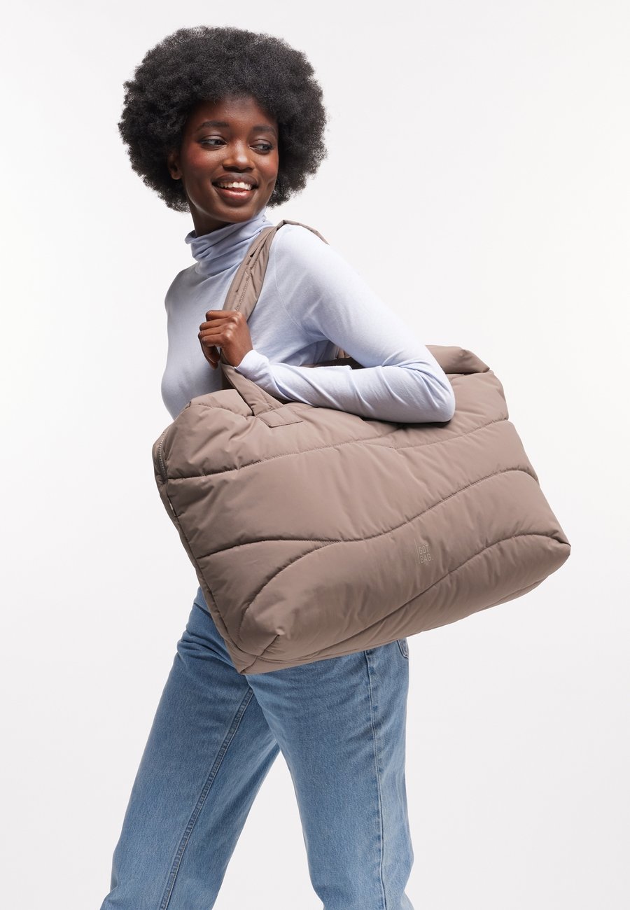 Сумка-шоппер GOT BAG WAVY PUFFER EVERYDAY , Oyster/Light Brown
Сумка-шоппер GOT BAG WAVY PUFFER EVERYDAY , Oyster/Light Brown