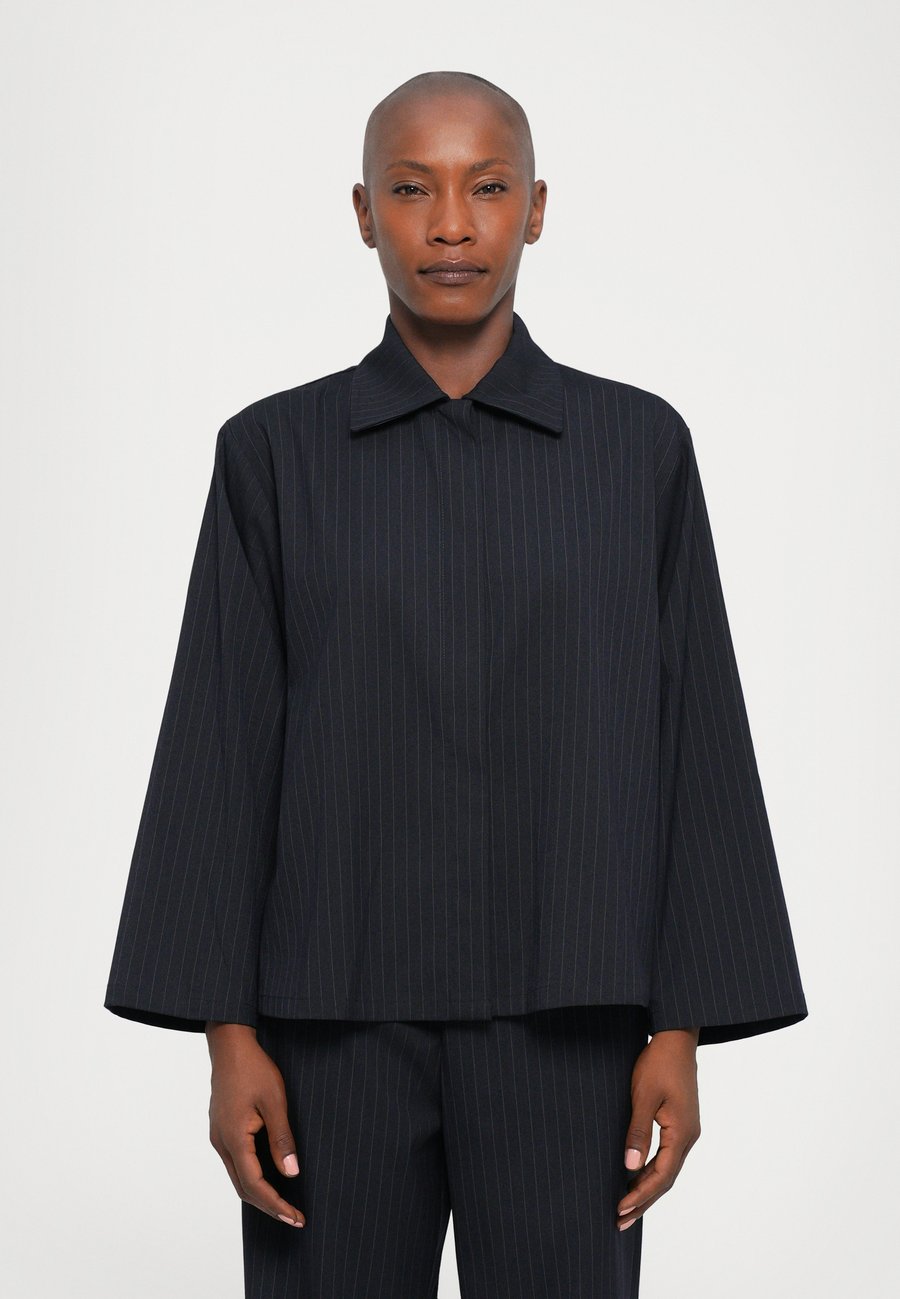 Блуза Stylein BRENLY, Navy /Dark Blue
Блуза Stylein BRENLY, Navy /Dark Blue