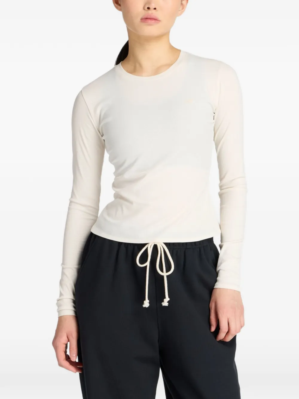 Лонгслив в рубчик New Balance, белый
Лонгслив в рубчик New Balance, белый